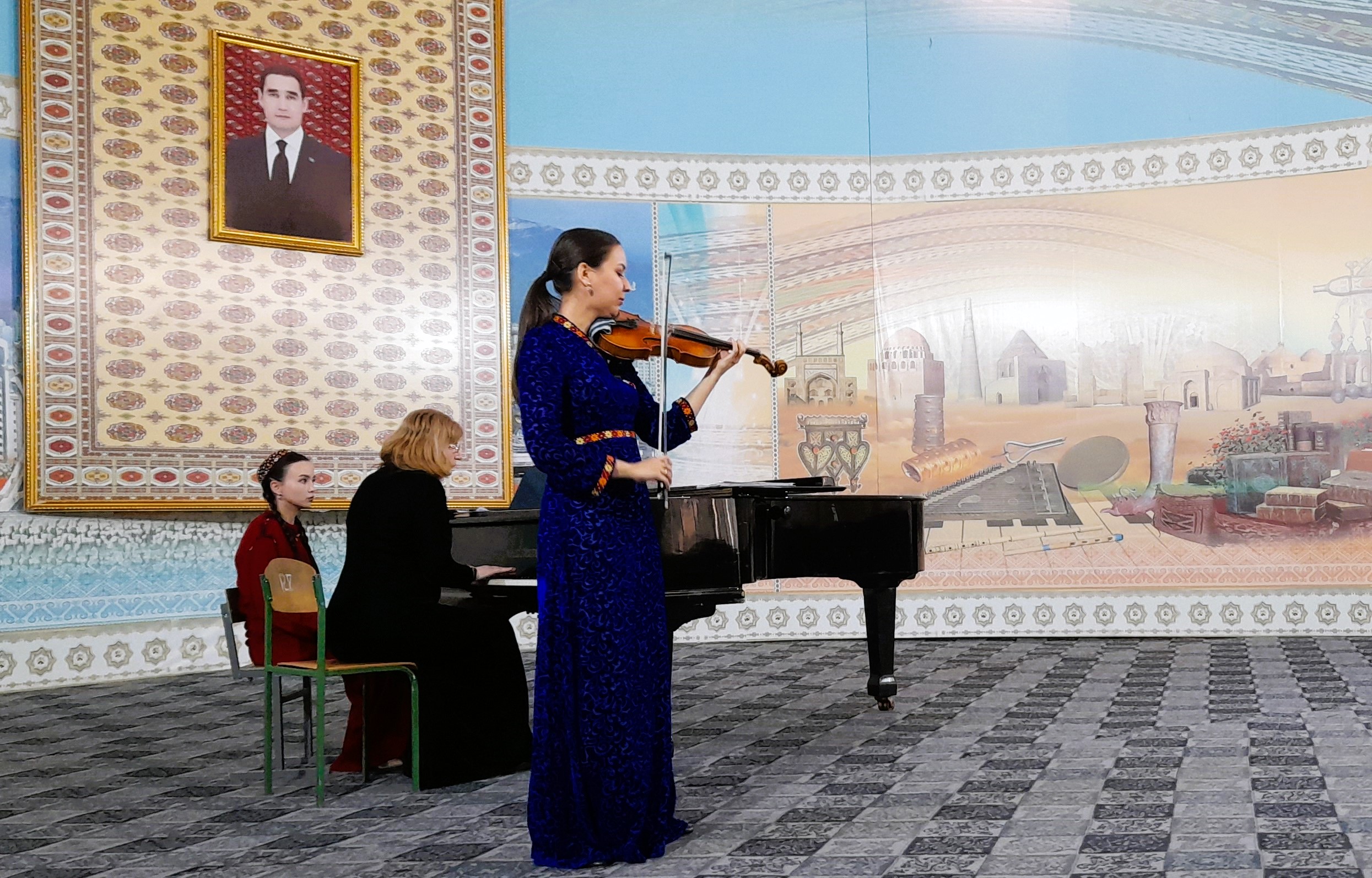 В Туркменской национальной консерватории проходит цикл концертов-посвящений Махтумкули